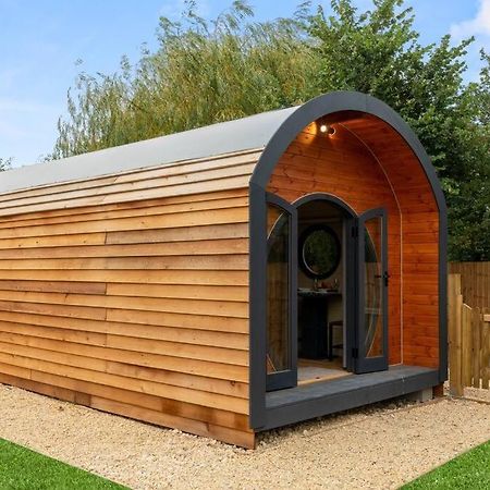 Apple - Luxury Cabin In The Cotswolds Villa Alderton  Exterior photo